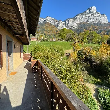 Authentic With Exceptional Views Chalet *
